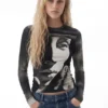 Langärmliges T-Shirt mit Skulptur-Print Langärmliges T-Shirt mit Skulptur-Print