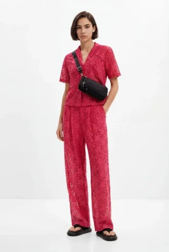 Maßgeschneiderte Hose aus floraler Spitze