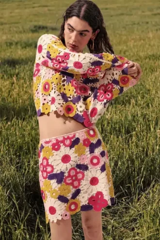 Mehrfarbiger Häkel-Pullover