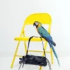 Mittlere Kunstledertasche mit Anhänger Mittlere Kunstledertasche mit Anhänger