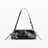 Mittlere Kunstledertasche mit Anhänger Mittlere Kunstledertasche mit Anhänger