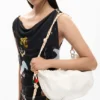 Mittlere ovale Tasche mit Anhängern Mittlere ovale Tasche mit Anhängern