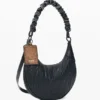 Mittlere ovale Tasche mit Prägung Mittlere ovale Tasche mit Prägung
