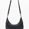 Mittlere ovale Tasche mit Prägung Mittlere ovale Tasche mit Prägung