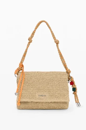 Mittlere Raffia-Tasche mit Anhängern