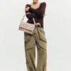 Mittlere Tasche mit bestickter Klappe Mittlere Tasche mit bestickter Klappe