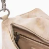 Mittlere Tasche mit bestickter Klappe Mittlere Tasche mit bestickter Klappe