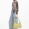 Mittlere Tasche mit glänzender Schleife