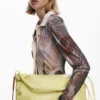 Mittlere Tasche mit glänzender Schleife