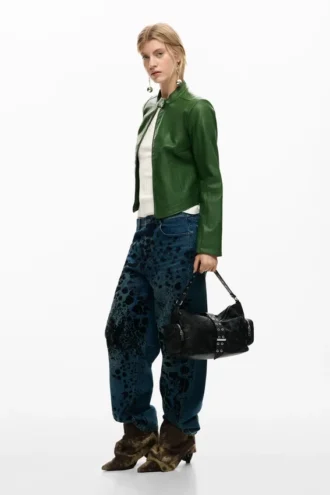 Mittlere Tasche mit Perforation