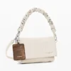 Mittlere Tasche mit Prägung