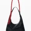 Mittlere Tasche mit Prägung
