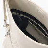 Mittlere Tasche mit Prägung