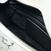 Mittlere Tasche mit Schriftzug