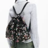 Mittlerer geflochtener Rucksack mit Blumen