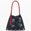Mittlerer Rucksack mit Blumenstruktur Mittlerer Rucksack mit Blumenstruktur