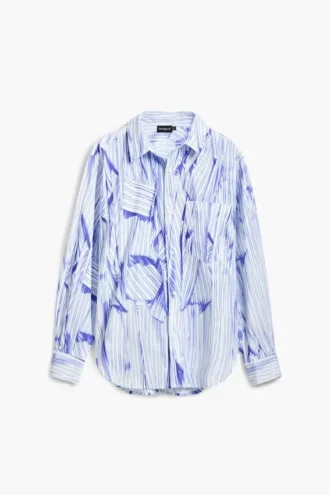 Oversized-Hemd im Arty-Stil