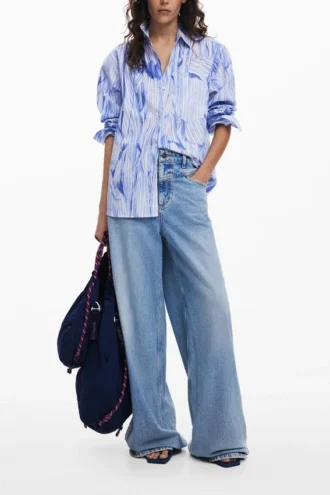 Oversized-Hemd im Arty-Stil