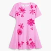 Plissiertes Blumenkleid