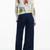 Pullover mit tropischen Briefmarken