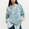 Pullover mit V-Ausschnitt und abstraktem Print Pullover mit V-Ausschnitt und abstraktem Print