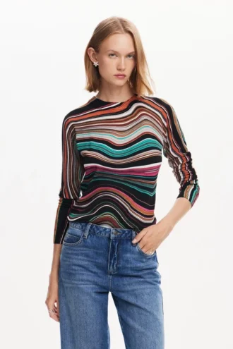 Pullover mit wellenförmigen Streifen Pullover mit wellenförmigen Streifen