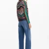Pullover mit wellenförmigen Streifen Pullover mit wellenförmigen Streifen
