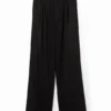 Rustikale, taillierte Hose Rustikale, taillierte Hose
