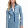 Schmal geschnittenes Jeans-Kleid Schmal geschnittenes Jeans-Kleid