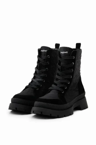 Schnürstiefel mit Leopardenmuster Schnürstiefel mit Leopardenmuster