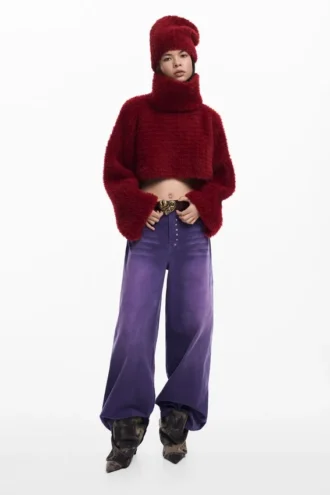 Set aus kurz geschnittenem Pullover und Mütze