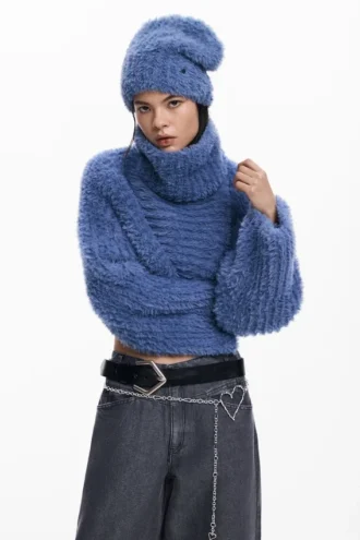 Set aus kurz geschnittenem Pullover und Mütze