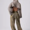 Set aus kurz geschnittenem Pullover und Mütze Set aus kurz geschnittenem Pullover und Mütze