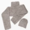 Set aus kurz geschnittenem Pullover und Mütze Set aus kurz geschnittenem Pullover und Mütze