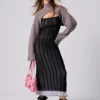 Set aus Pullover und Strickhut Set aus Pullover und Strickhut