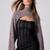 Set aus Pullover und Strickhut Set aus Pullover und Strickhut