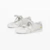 Sneaker aus naturbelassenem Stoff