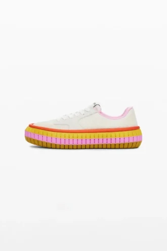 Sneaker mit mehrfarbiger Sohle Sneaker mit mehrfarbiger Sohle