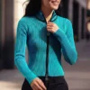 Strickjacke mit doppeltem Reißverschluss Strickjacke mit doppeltem Reißverschluss