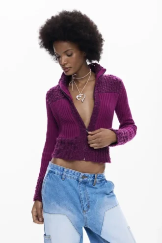 Strickjacke mit hohem Kragen