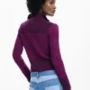 Strickjacke mit hohem Kragen Strickjacke mit hohem Kragen