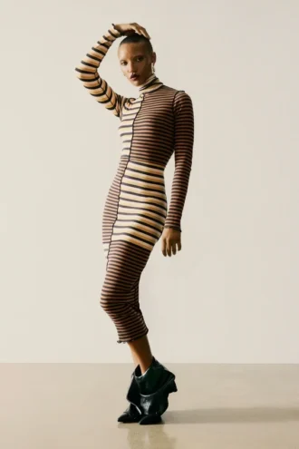 Strickkleid mit hohem Kragen