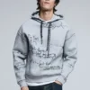 Sweatshirt mit Kapuze und Schriftzug Sweatshirt mit Kapuze und Schriftzug