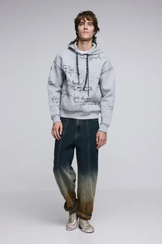 Sweatshirt mit Kapuze und Schriftzug Sweatshirt mit Kapuze und Schriftzug