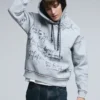 Sweatshirt mit Kapuze und Schriftzug Sweatshirt mit Kapuze und Schriftzug