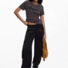 T-Shirt mit gesticktem Logo T-Shirt mit gesticktem Logo