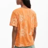 T-Shirt mit gestickten Blumen T-Shirt mit gestickten Blumen