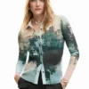 T-Shirt mit Knöpfen und Struktur