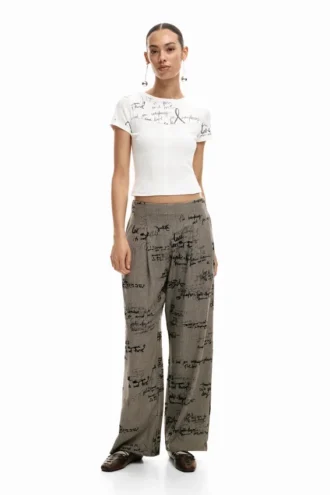 T-Shirt mit Rippbündchen und Schriftzug