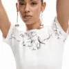 T-Shirt mit Rippbündchen und Schriftzug